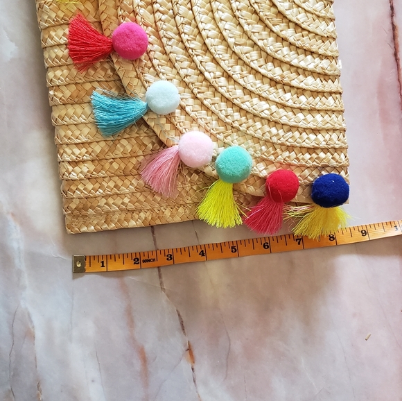 🆕️ Straw Pom Pom Clutch - Picture 8 of 8
